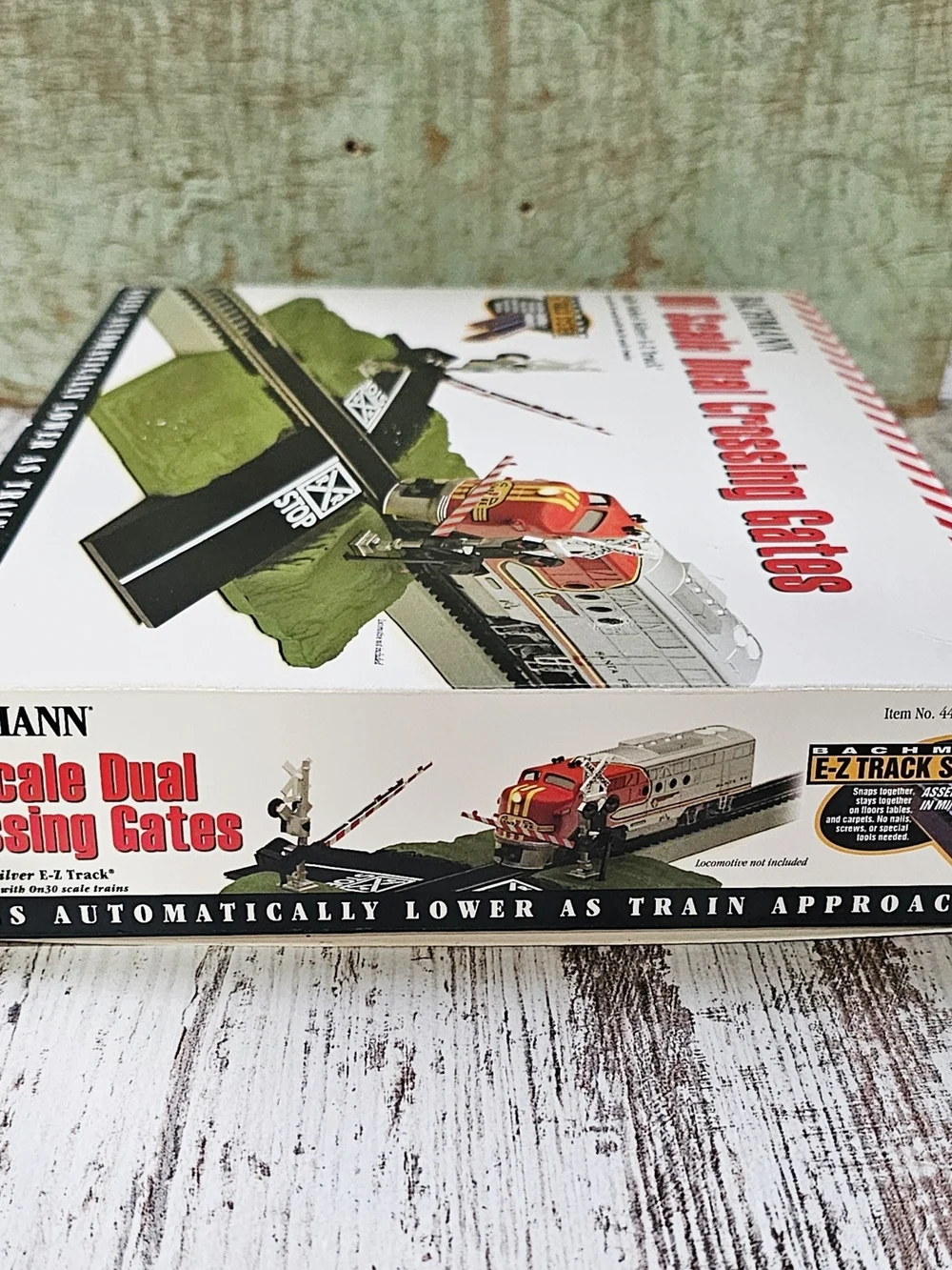 Bachmann HO Scale Dual Crossing Gates for E-Z Track 1:87 Plastic 44597